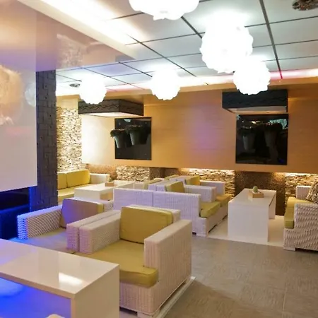 Emerald Paradise 公寓式酒店 *